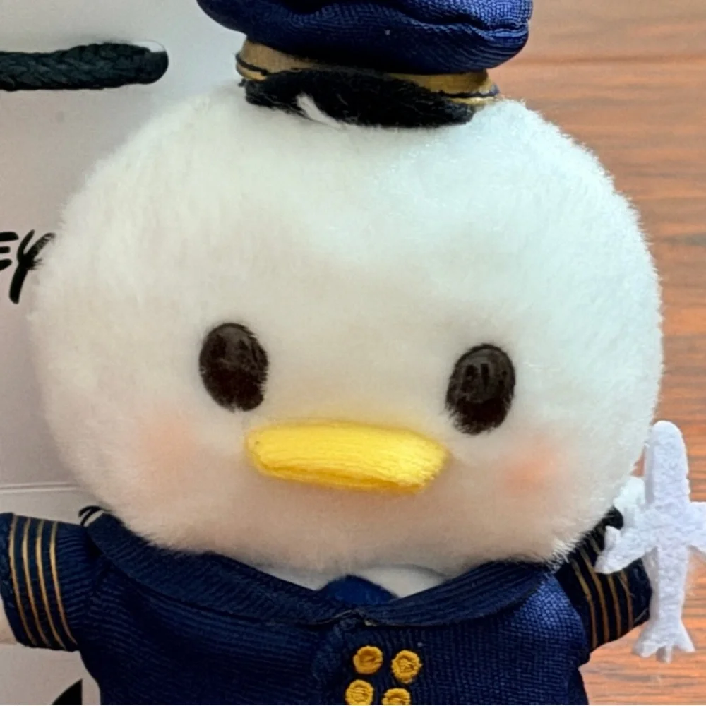 Disney Store Japan Pilot Donald Duck Urupocha Plush - Picture 4 of 8